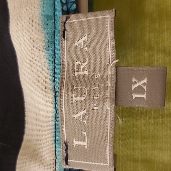 $10  Ladies top - Picture 2 of 2